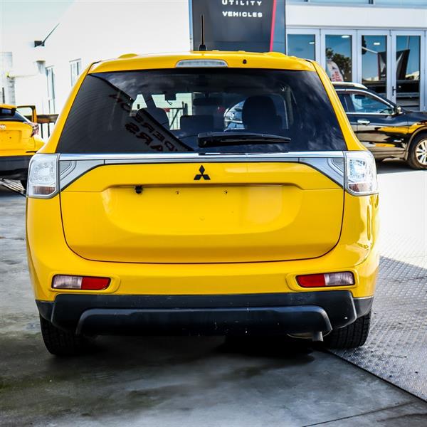 2015 Mitsubishi Outlander - Thumbnail