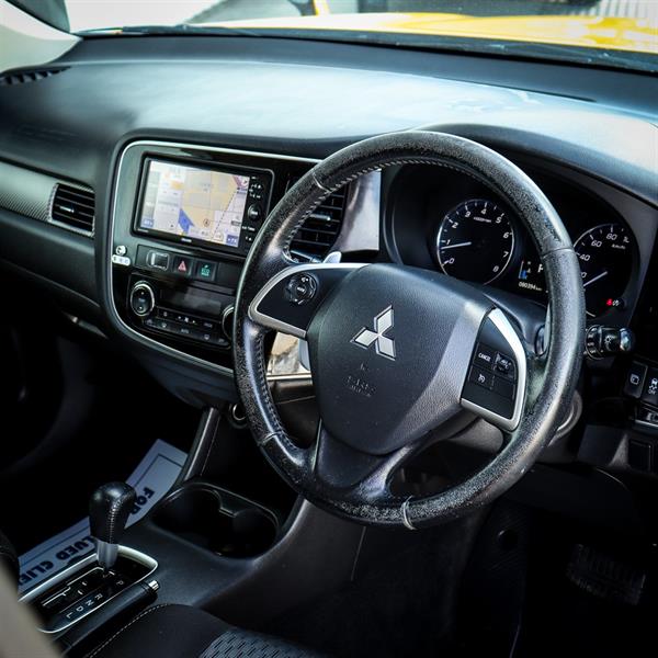 2015 Mitsubishi Outlander - Thumbnail