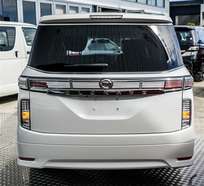 2018 Nissan Elgrand - Thumbnail