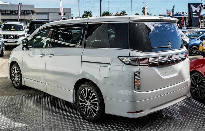 2018 Nissan Elgrand - Thumbnail