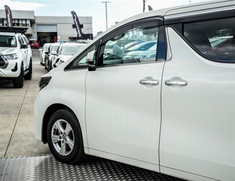 2023 Toyota Alphard - Thumbnail