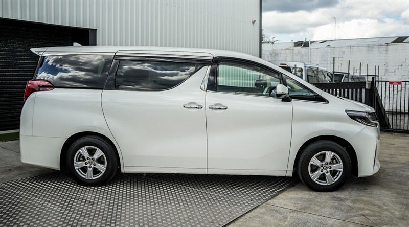 2023 Toyota Alphard - Thumbnail