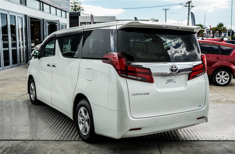 2023 Toyota Alphard - Thumbnail