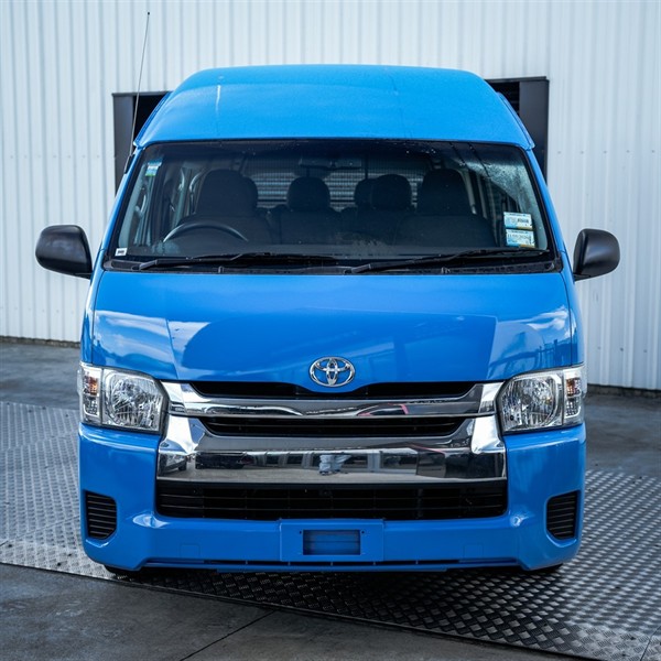 2015 Toyota Hiace - Thumbnail