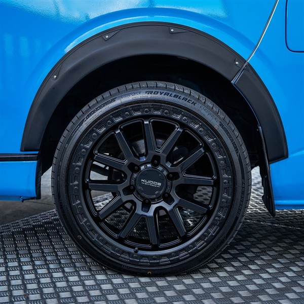 2015 Toyota Hiace - Thumbnail