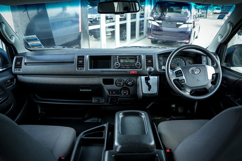 2015 Toyota Hiace - Thumbnail