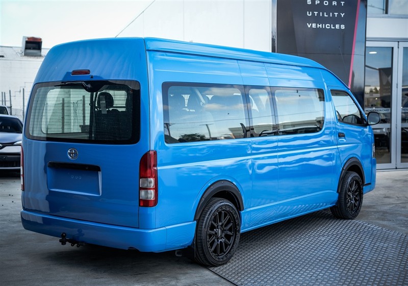 2015 Toyota Hiace - Thumbnail