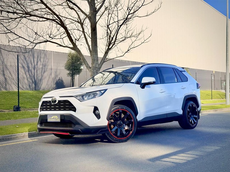 2021 Toyota RAV4 - Thumbnail
