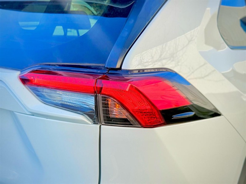 2021 Toyota RAV4 - Thumbnail