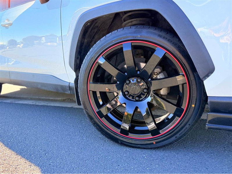 2021 Toyota RAV4 - Thumbnail