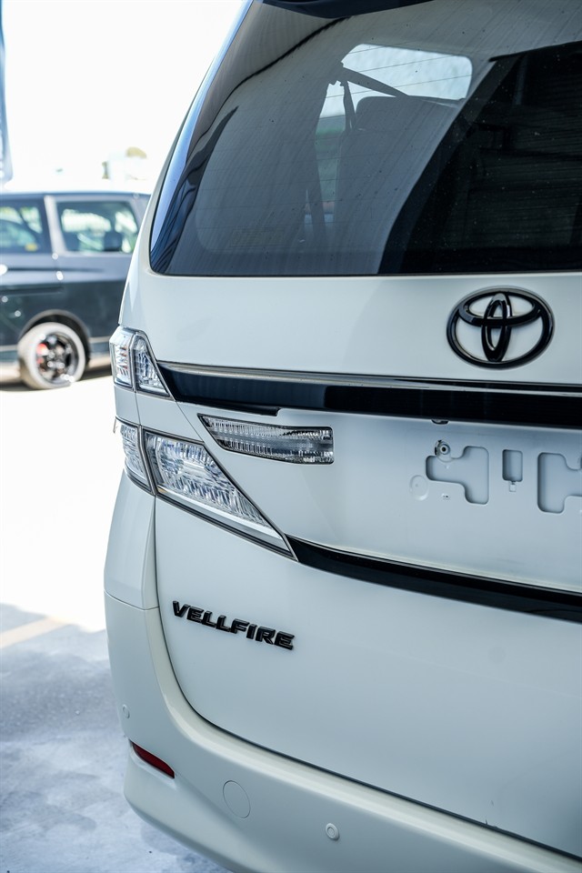 2014 Toyota Vellfire
